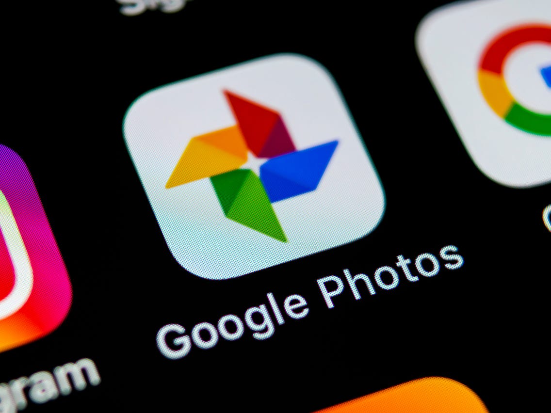 How to Add Location to your Photos on Google Photo • About Device